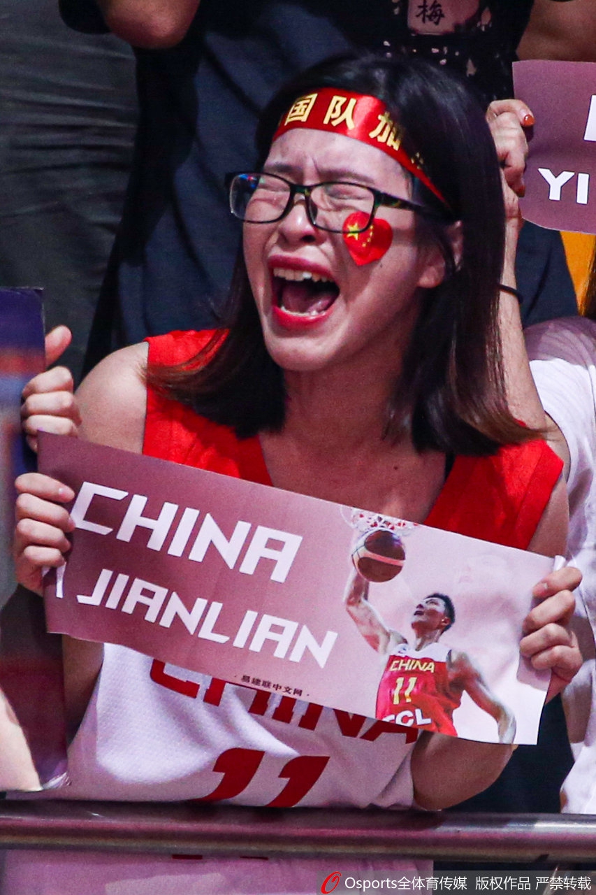 27分难救主!易建联死忠女粉赛后痛哭