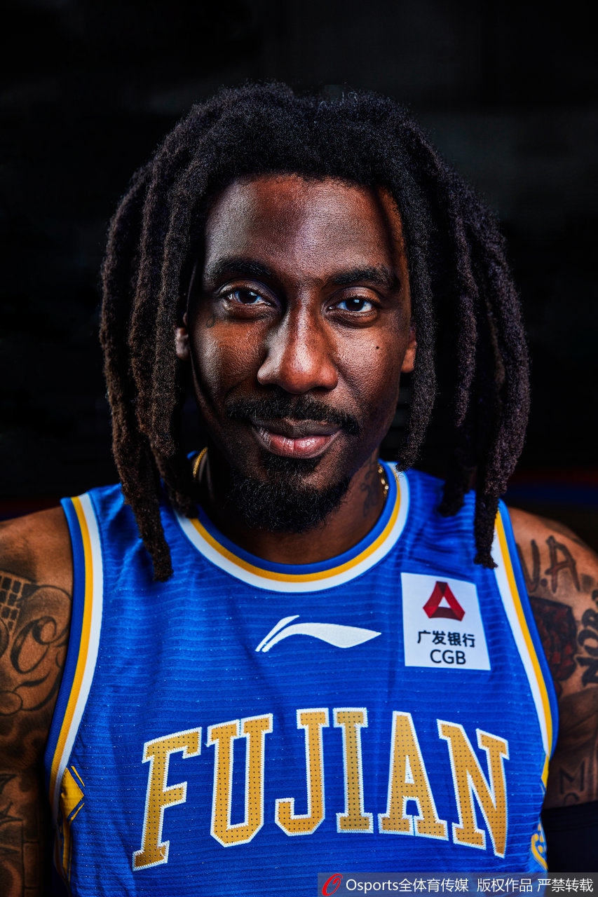 福建外援小斯新赛季定妆照