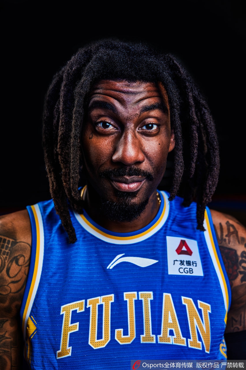 福建外援小斯新赛季定妆照