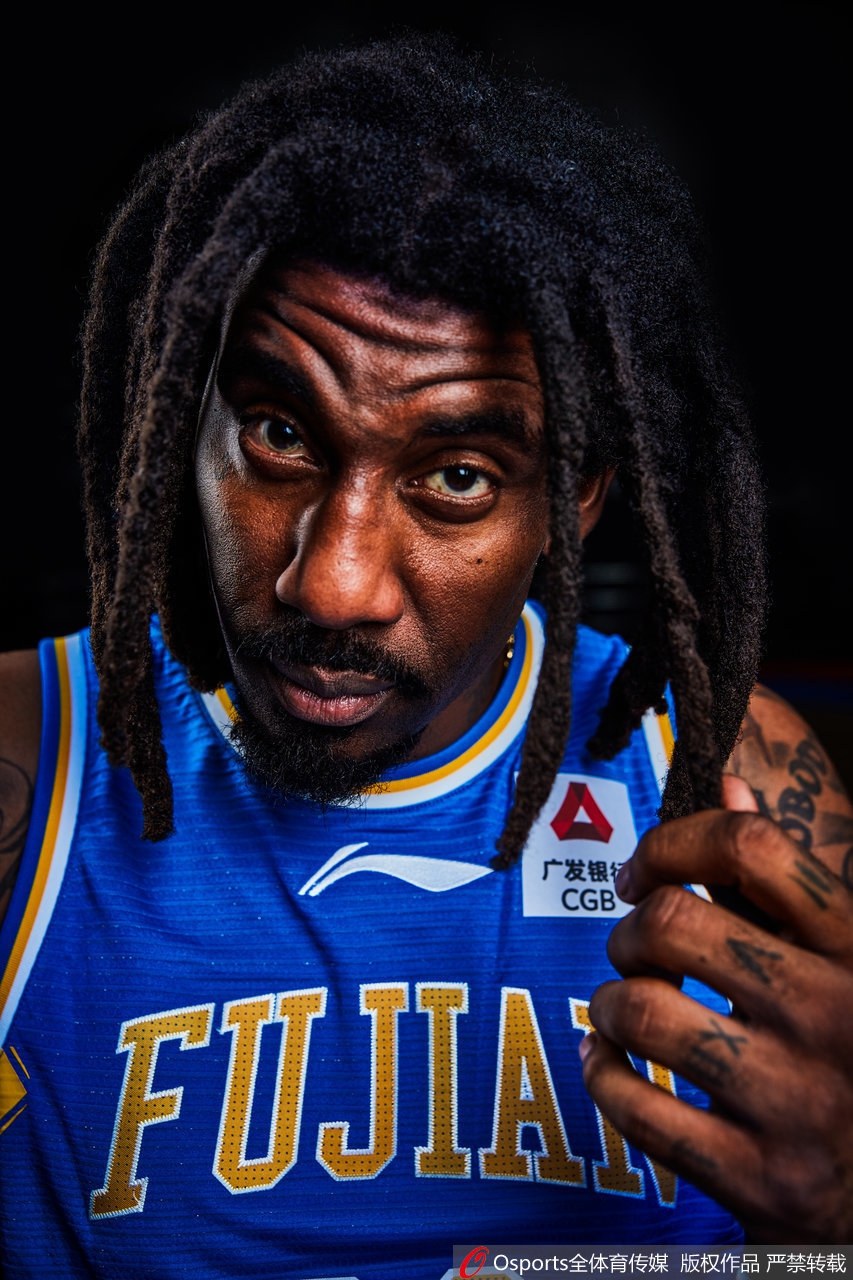 福建外援小斯新赛季定妆照