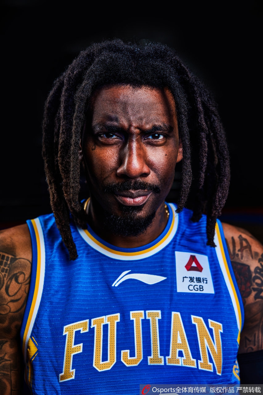 福建外援小斯新赛季定妆照