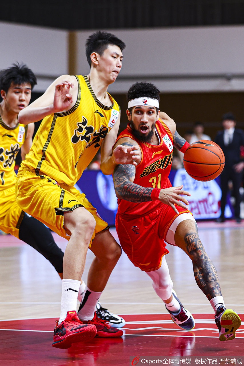 CBA第34轮:深圳111-100江苏