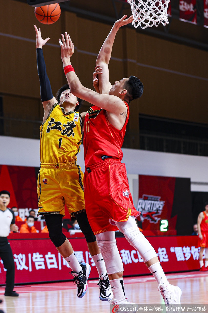 CBA第34轮:深圳111-100江苏