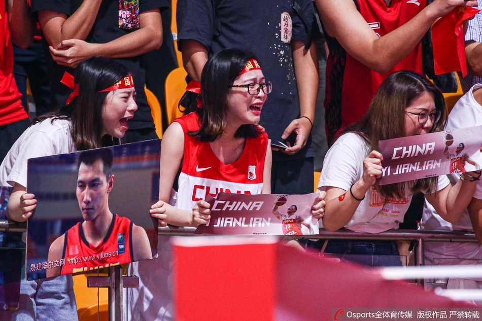 27分难救主!易建联死忠女粉赛后痛哭