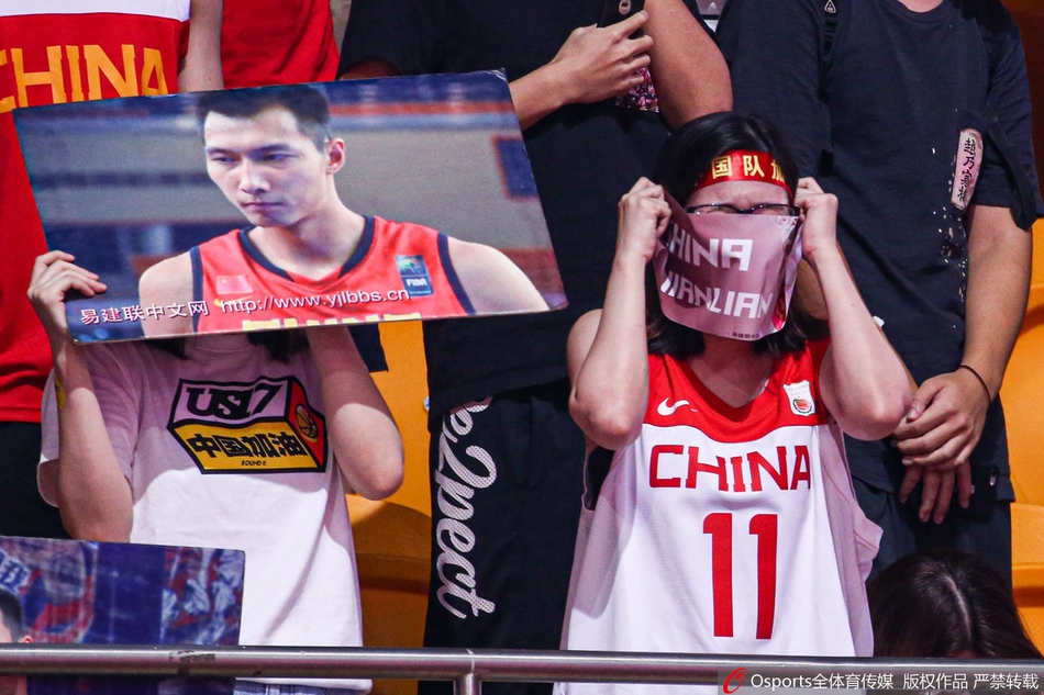 27分难救主!易建联死忠女粉赛后痛哭