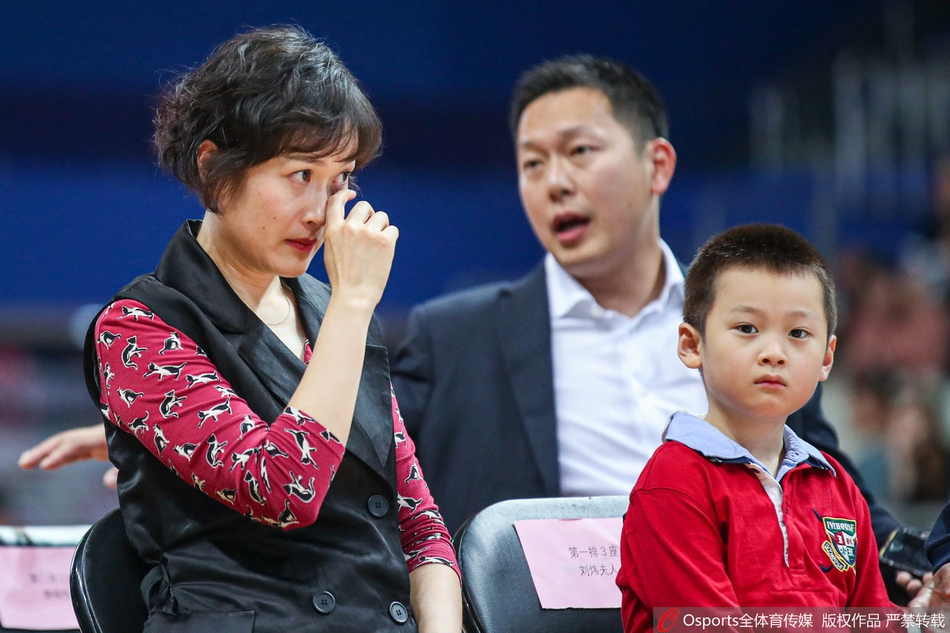 刘炜球衣退役仪式