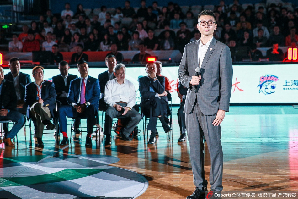 刘炜球衣退役仪式