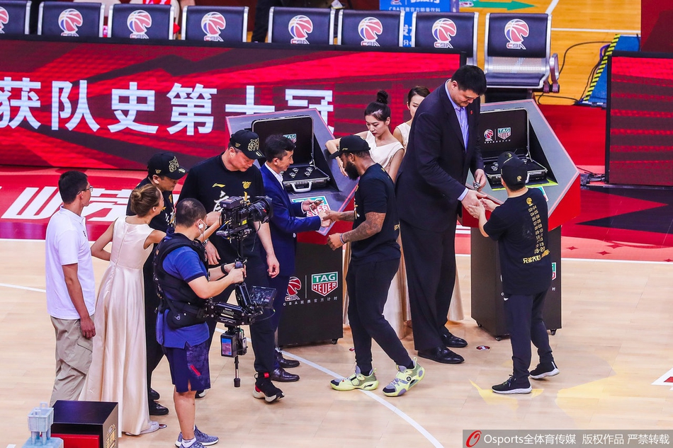 广东夺冠颁奖典礼