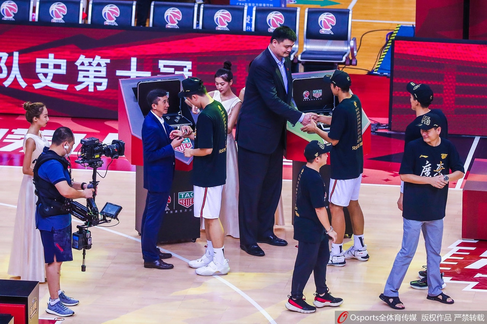 广东夺冠颁奖典礼