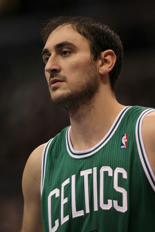 仅剩一人还在打球！姚明同届谁赚钱最多 仅3人上亿大姚排第4