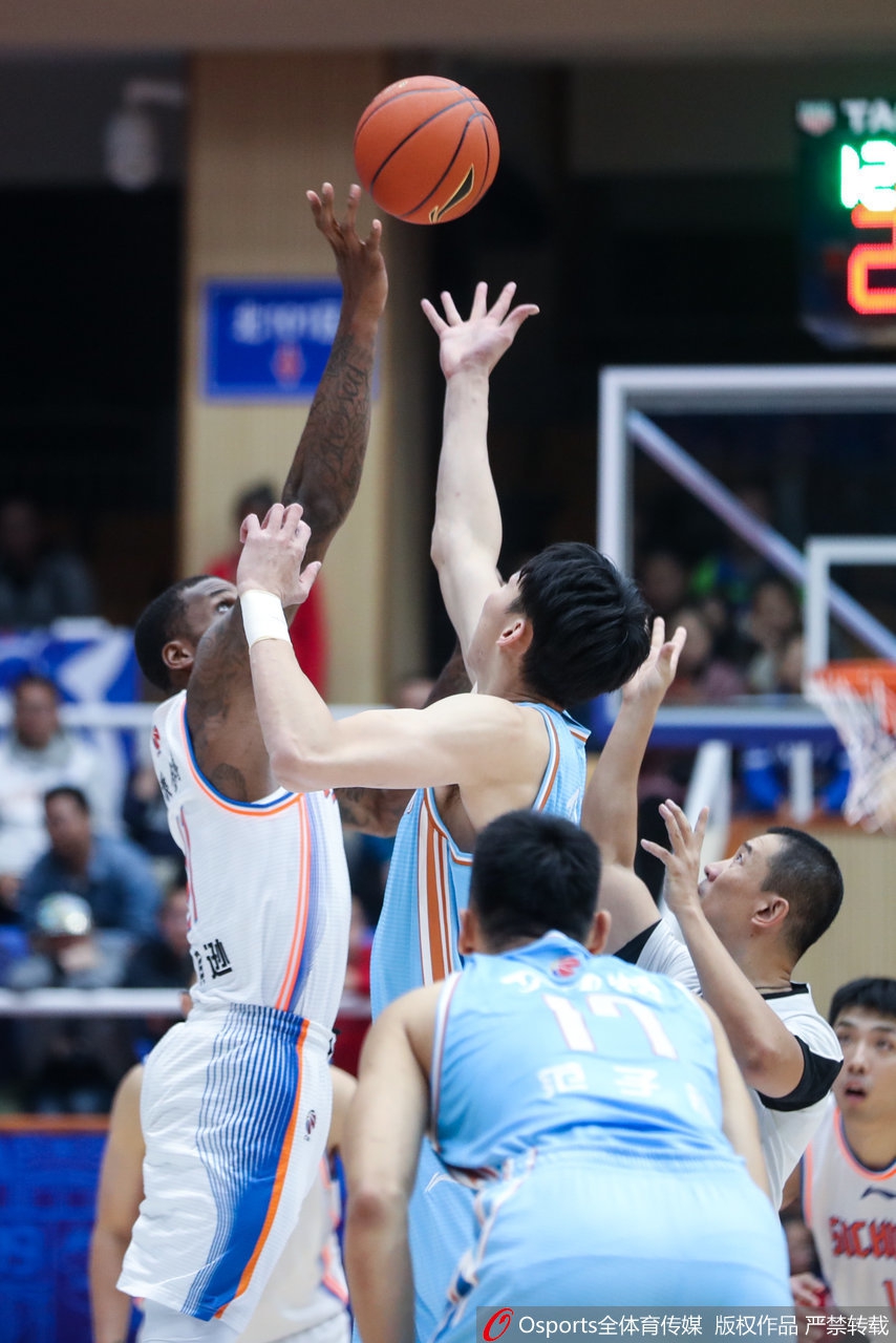CBA第1轮:四川87-134新疆