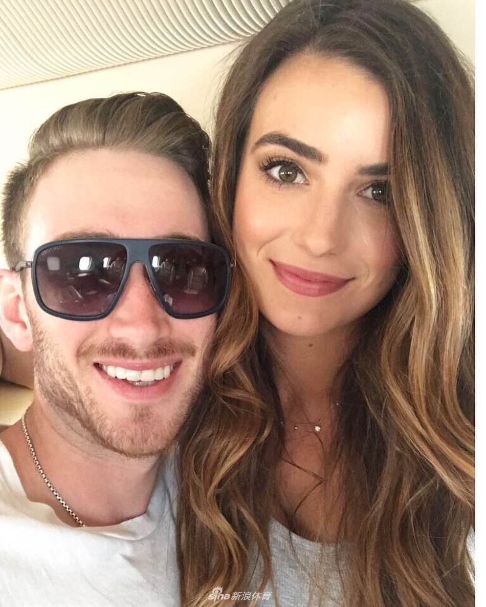 4投1中！海沃德妻子宣布将迎来第4个孩子 颜值超高的一家人