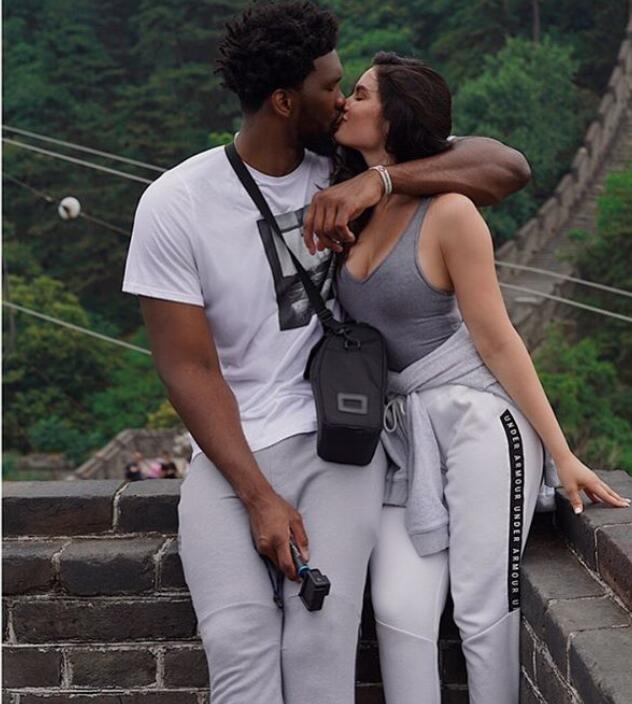 大帝带帝妃长城上高调秀恩爱！这身材这颜值太犯规了吧