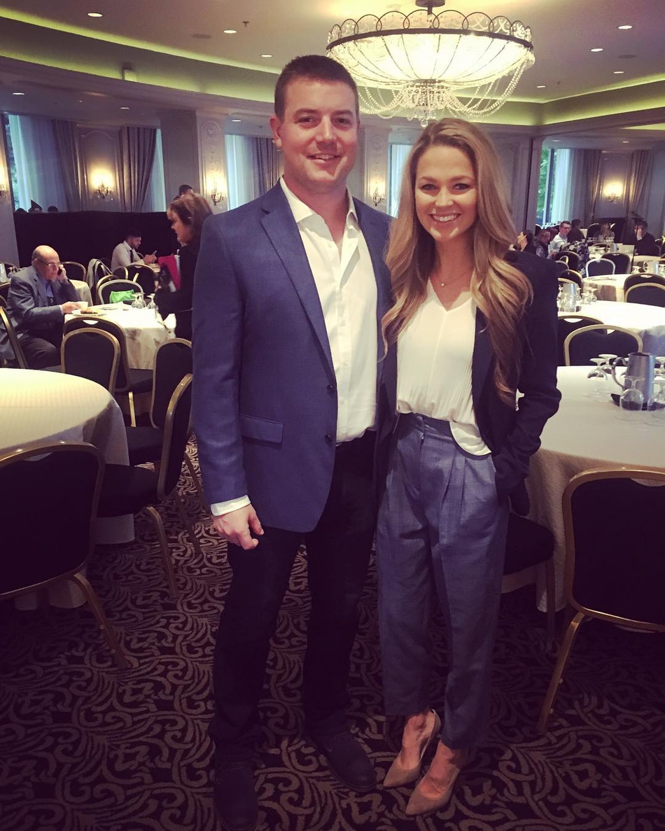 NBA最美主持人现身火箭主场 还记得全明星期间惊艳的她吗