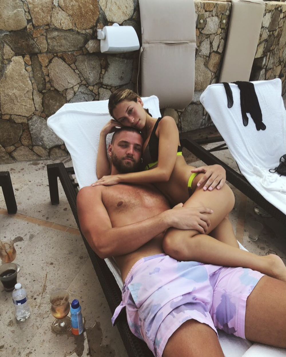 帕森斯与24岁嫩模女友分手!这么逆天的身材颜值还不满足?