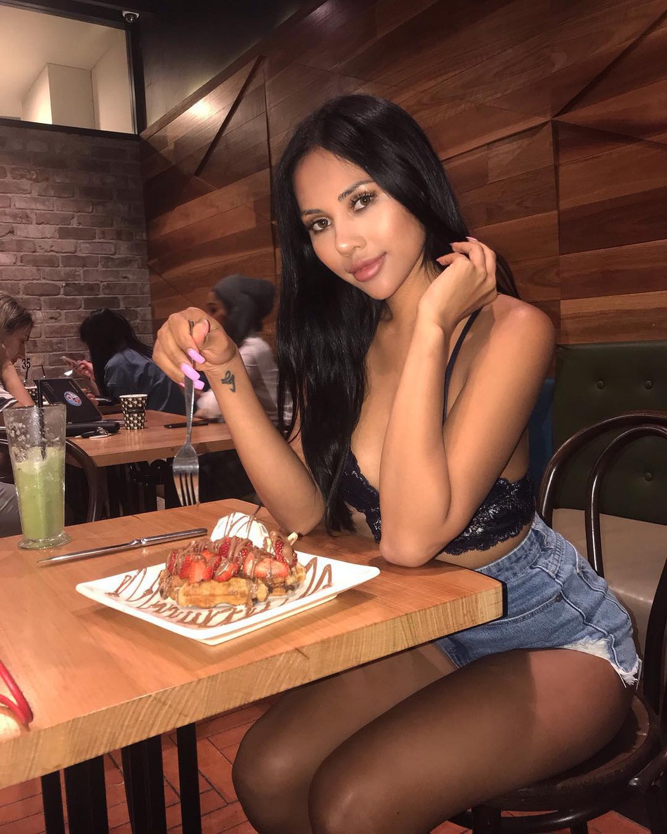 库兹马与嫩模女友复合!身材完胜气质也不输詹娜 还是个记者