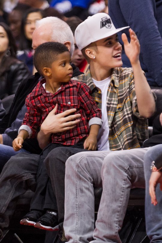NBA最萌的巨星之子！那个萌翻科比的CP4十岁了！画风变成了这样