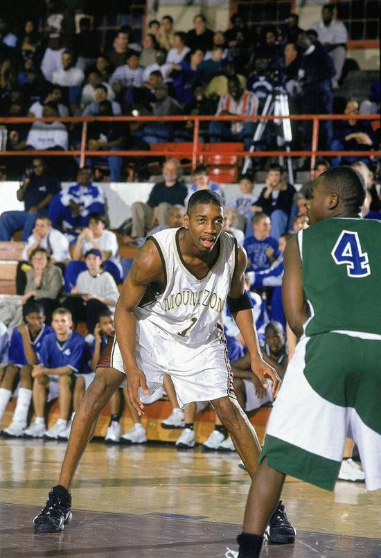 麦蒂高中时期赛场彩色高清写真：经典南瓜头 最后一张小腿太销魂