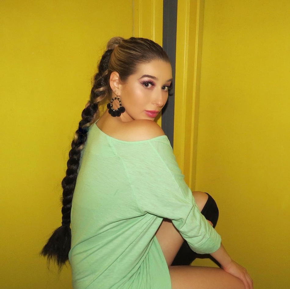 今日份小姐姐！身材爆表的快船拉拉队员 23岁的她还是个歌手