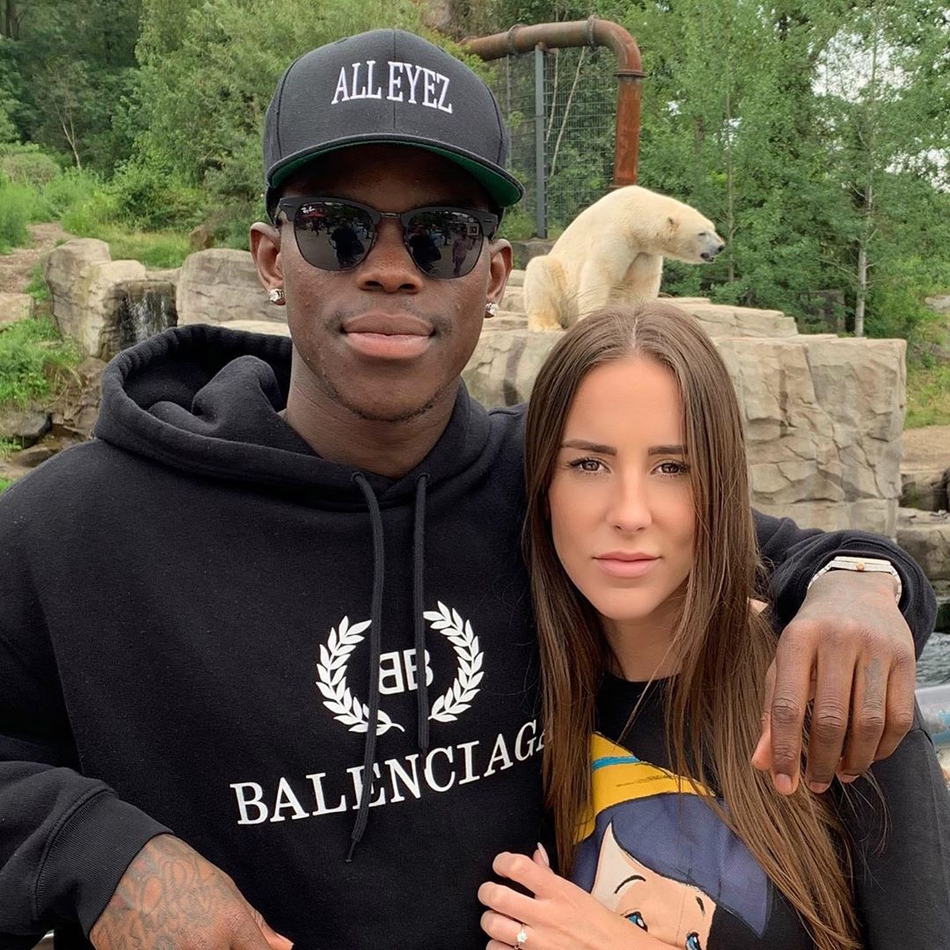 恭喜!雷霆大将与未婚妻完婚!美艳新娘颜值超高