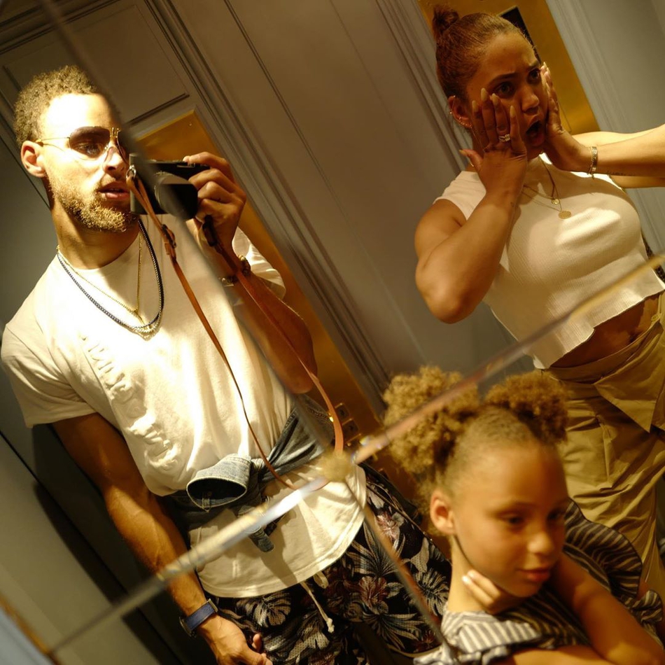 在线虐狗！库里夫妇带大女儿游巴黎 看到第5张我酸了