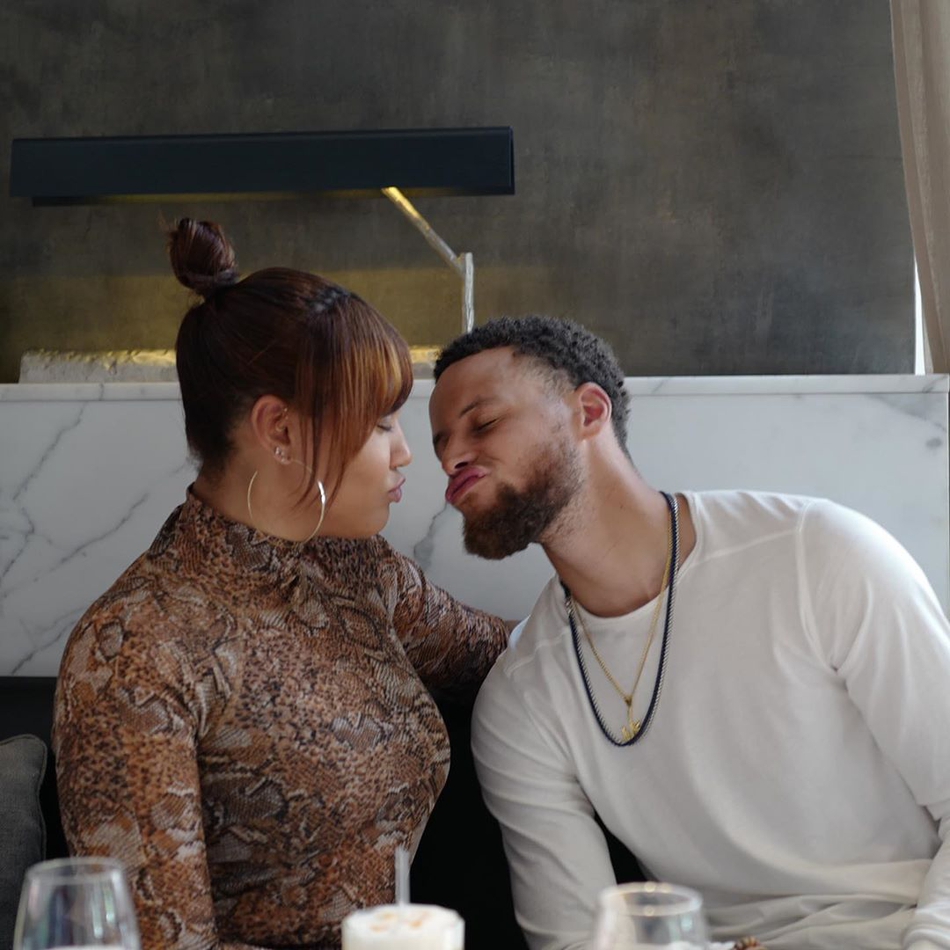 在线虐狗！库里夫妇带大女儿游巴黎 看到第5张我酸了