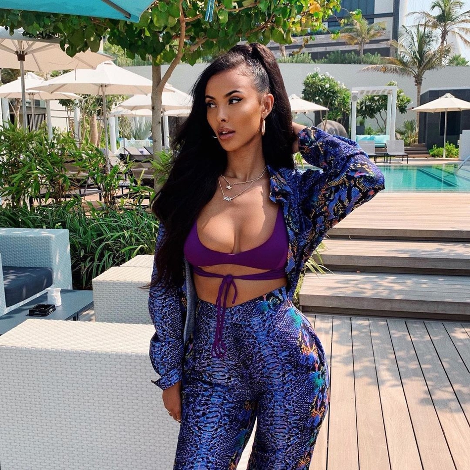 西蒙斯新女友曝光！25岁英国超红女主播！身材爆表完胜詹娜