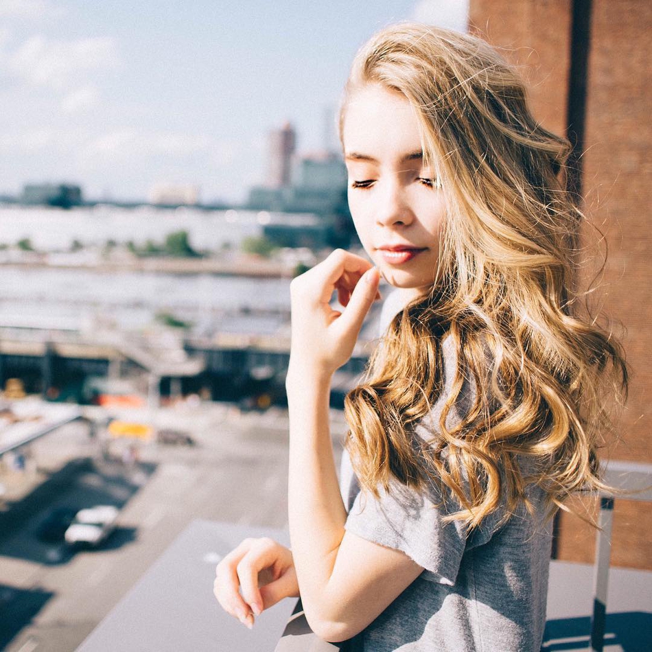 震撼人心的清纯美！21岁哥伦比亚大学舞蹈系高材生兼黄蜂啦啦队员