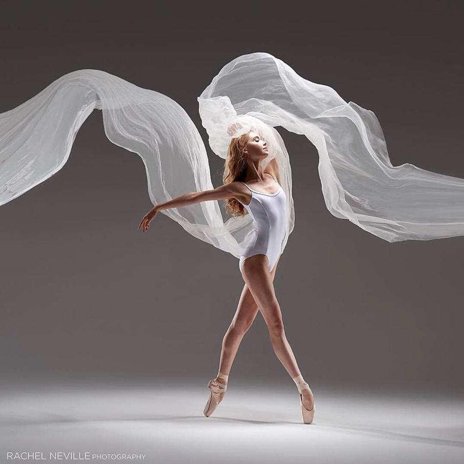 震撼人心的清纯美！21岁哥伦比亚大学舞蹈系高材生兼黄蜂啦啦队员