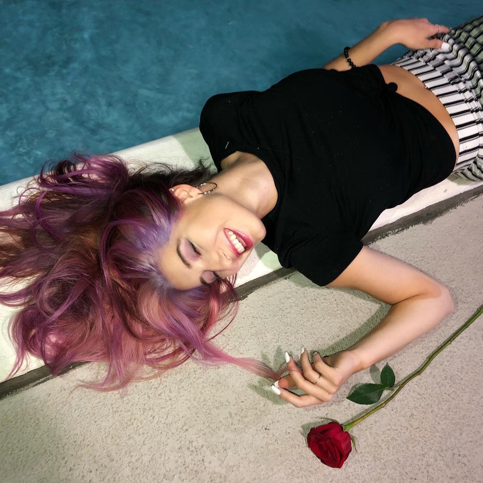 今日份小姐姐！身材爆表的快船拉拉队员 23岁的她还是个歌手