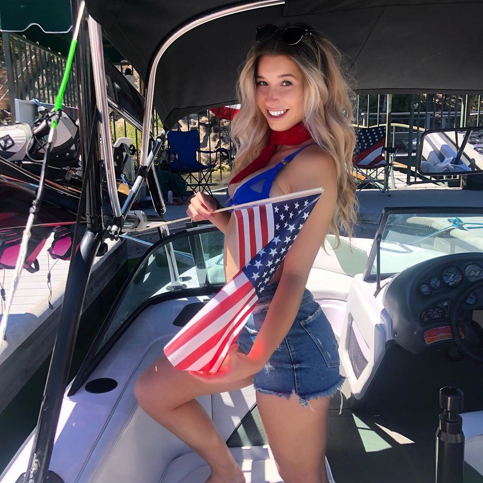 今日份小姐姐！身材爆表的快船拉拉队员 23岁的她还是个歌手