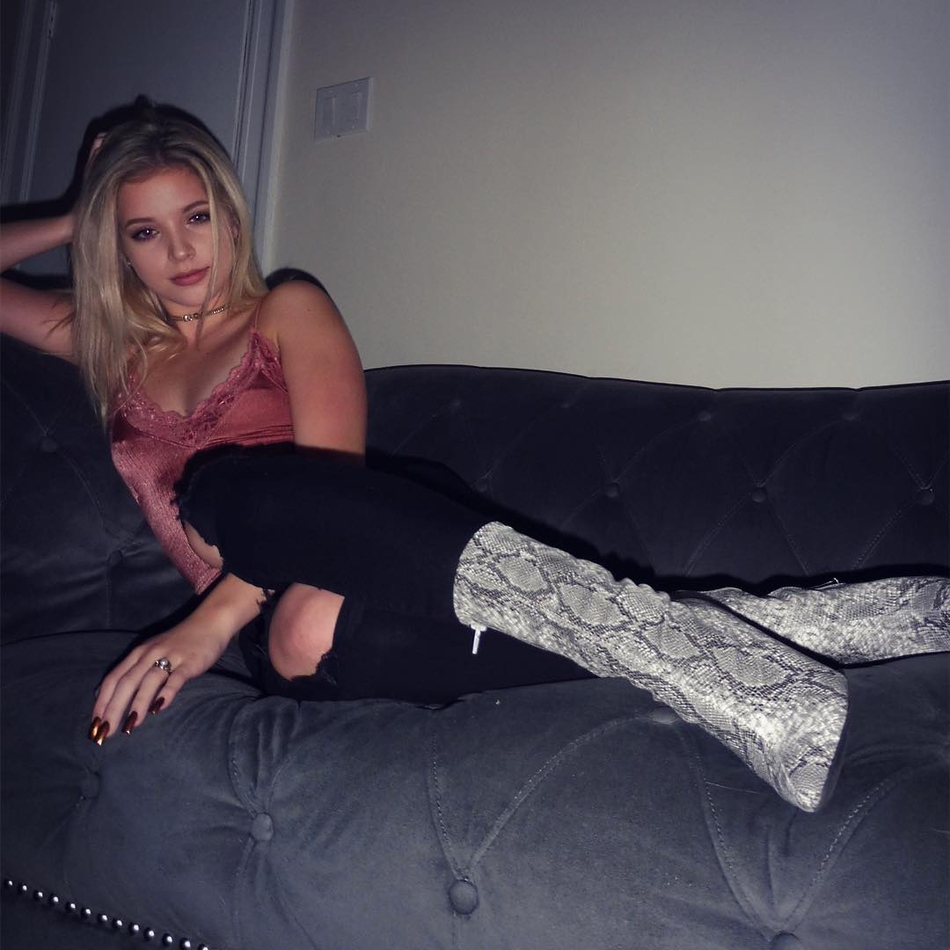 23岁超甜啦啦队小姐姐!爱好健身的拳击教练