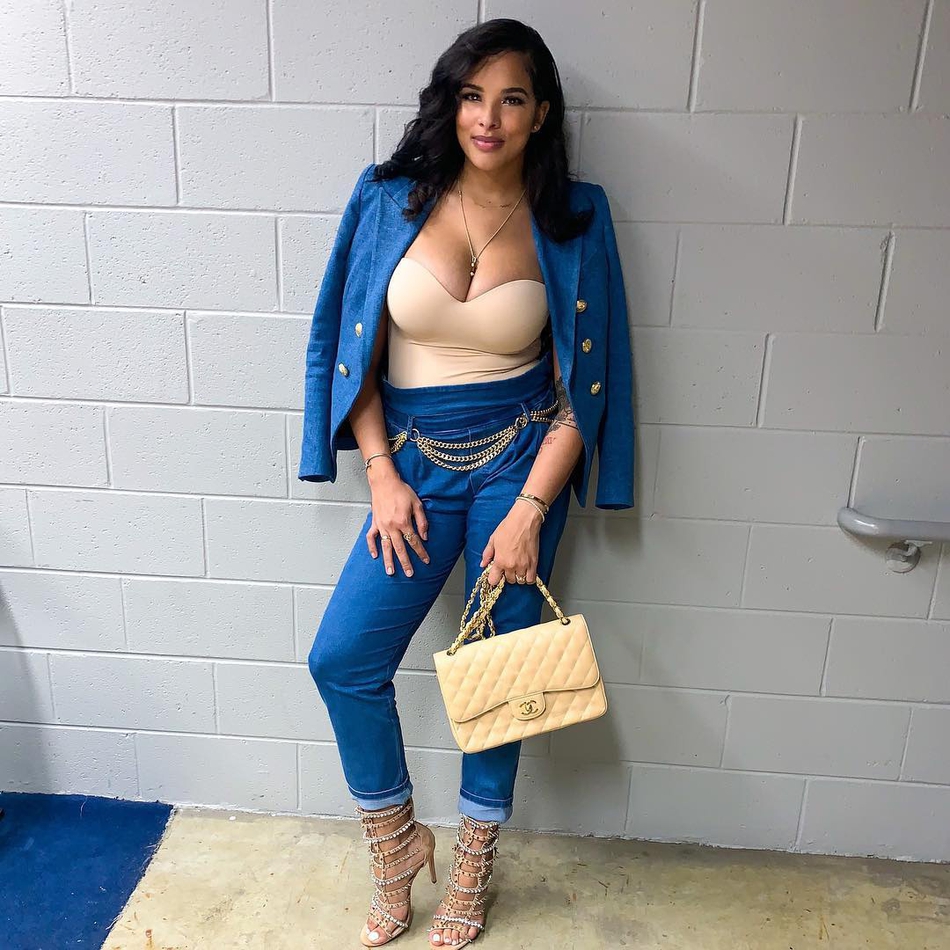 新鲜狗粮！比尔与女友大秀恩爱 这身材馋哭哈登