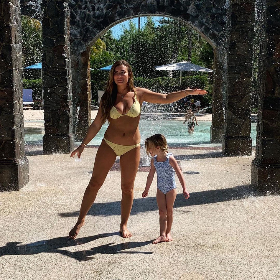 4投1中！海沃德妻子宣布将迎来第4个孩子 颜值超高的一家人