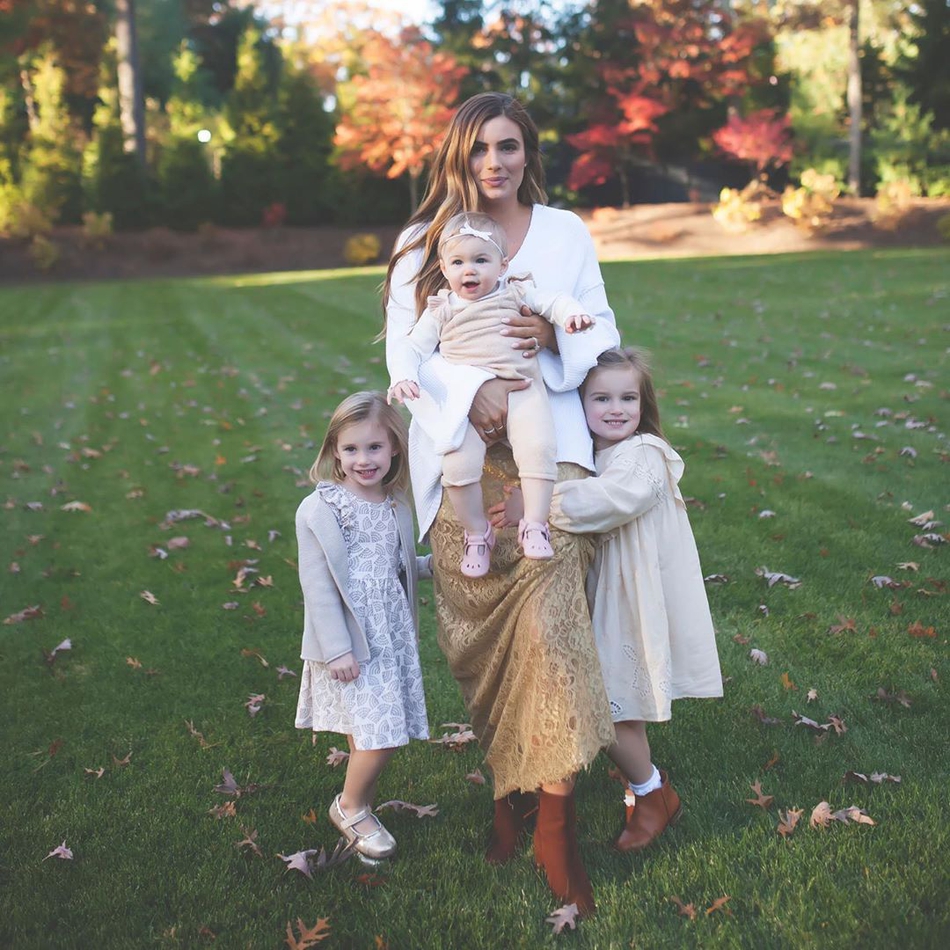 4投1中！海沃德妻子宣布将迎来第4个孩子 颜值超高的一家人