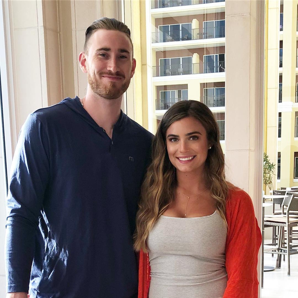 4投1中！海沃德妻子宣布将迎来第4个孩子 颜值超高的一家人