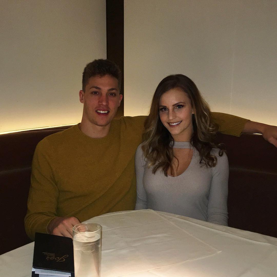 酸了酸了！又高又帅又富的他拥有全联盟球技最好的妻子