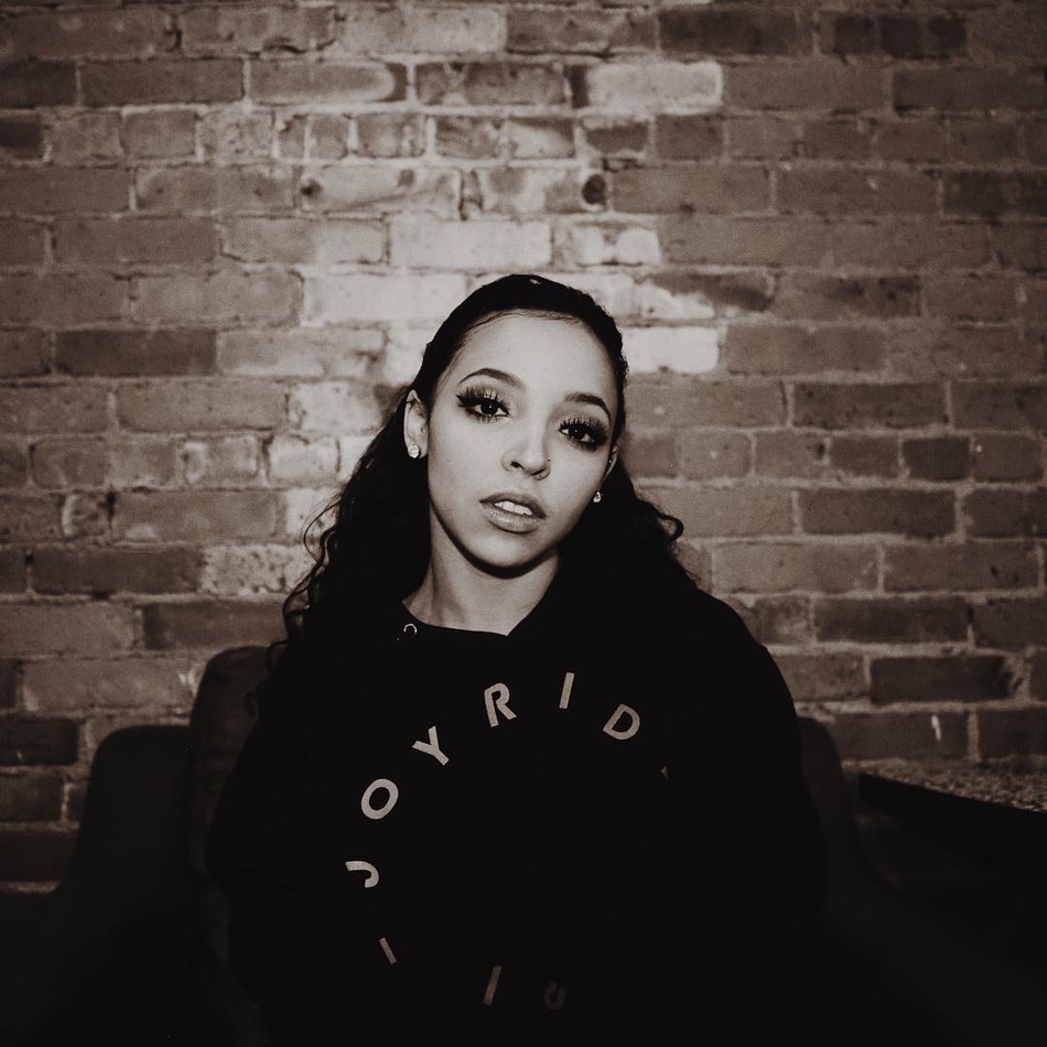 奥尼尔大儿子高调表白西蒙斯前女友!当初西帝为詹娜抛弃了她