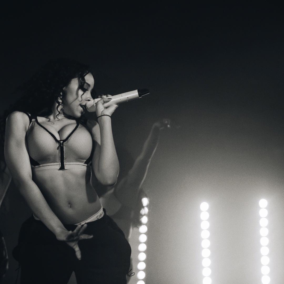 奥尼尔大儿子高调表白西蒙斯前女友!当初西帝为詹娜抛弃了她