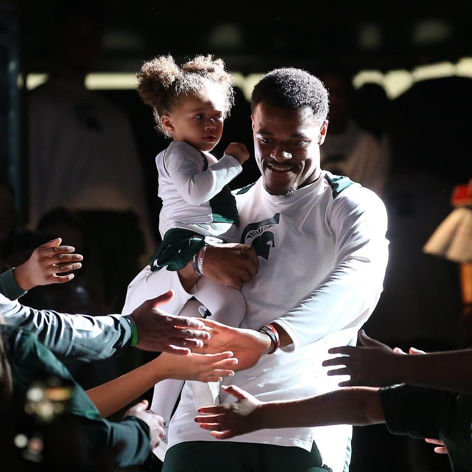 密歇根州大大三前锋宣布参加选秀！21岁的他已有一儿一女