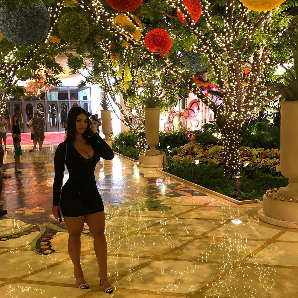 从脱衣舞女郎到NBA超巨正牌女友！她的逆袭来源于这样的努力