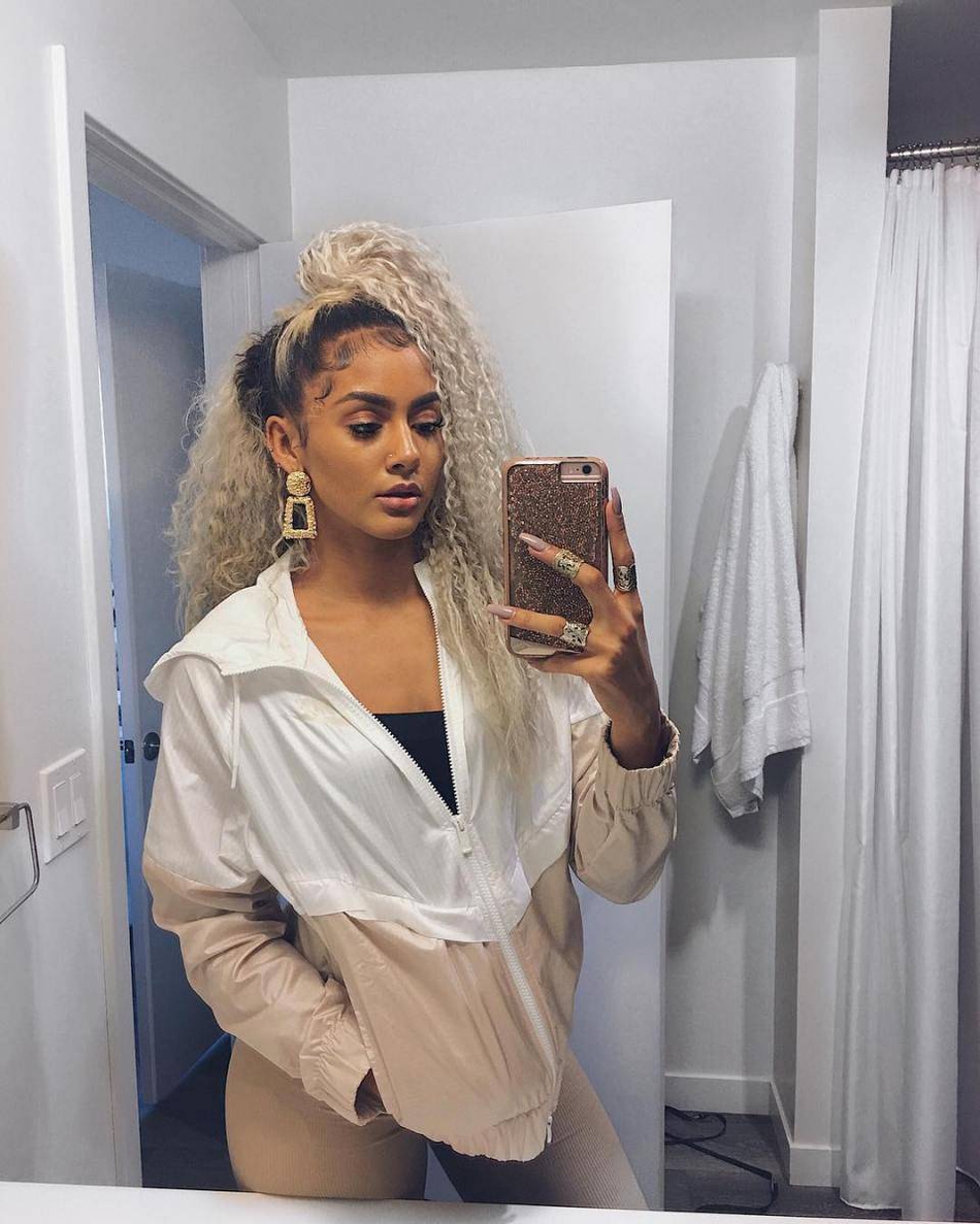 欧文亲口确认已和女友订婚！相恋近一年！用超大钻戒求婚