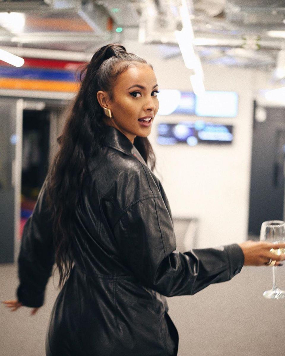 西蒙斯新女友曝光！25岁英国超红女主播！身材爆表完胜詹娜