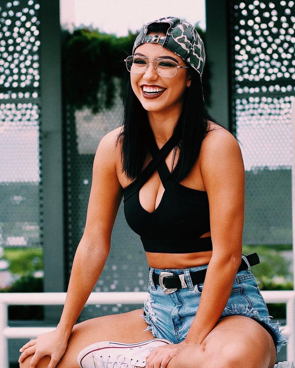 23岁热火啦啦队员兼迪士尼舞者！火辣南美风情 这一笑谁扛得住