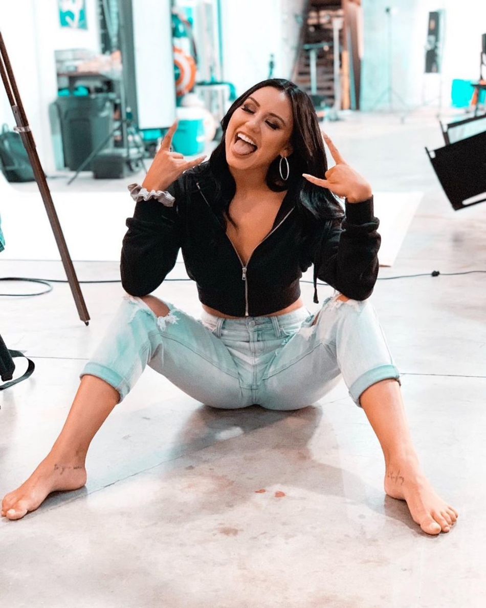 23岁热火啦啦队员兼迪士尼舞者！火辣南美风情 这一笑谁扛得住