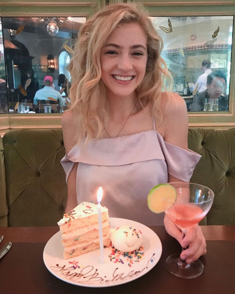 少男杀手！22岁篮网拉拉队美少女！经济学高材生！这笑容真的爱了