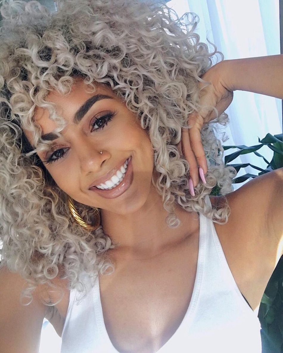 欧文亲口确认已和女友订婚！相恋近一年！用超大钻戒求婚