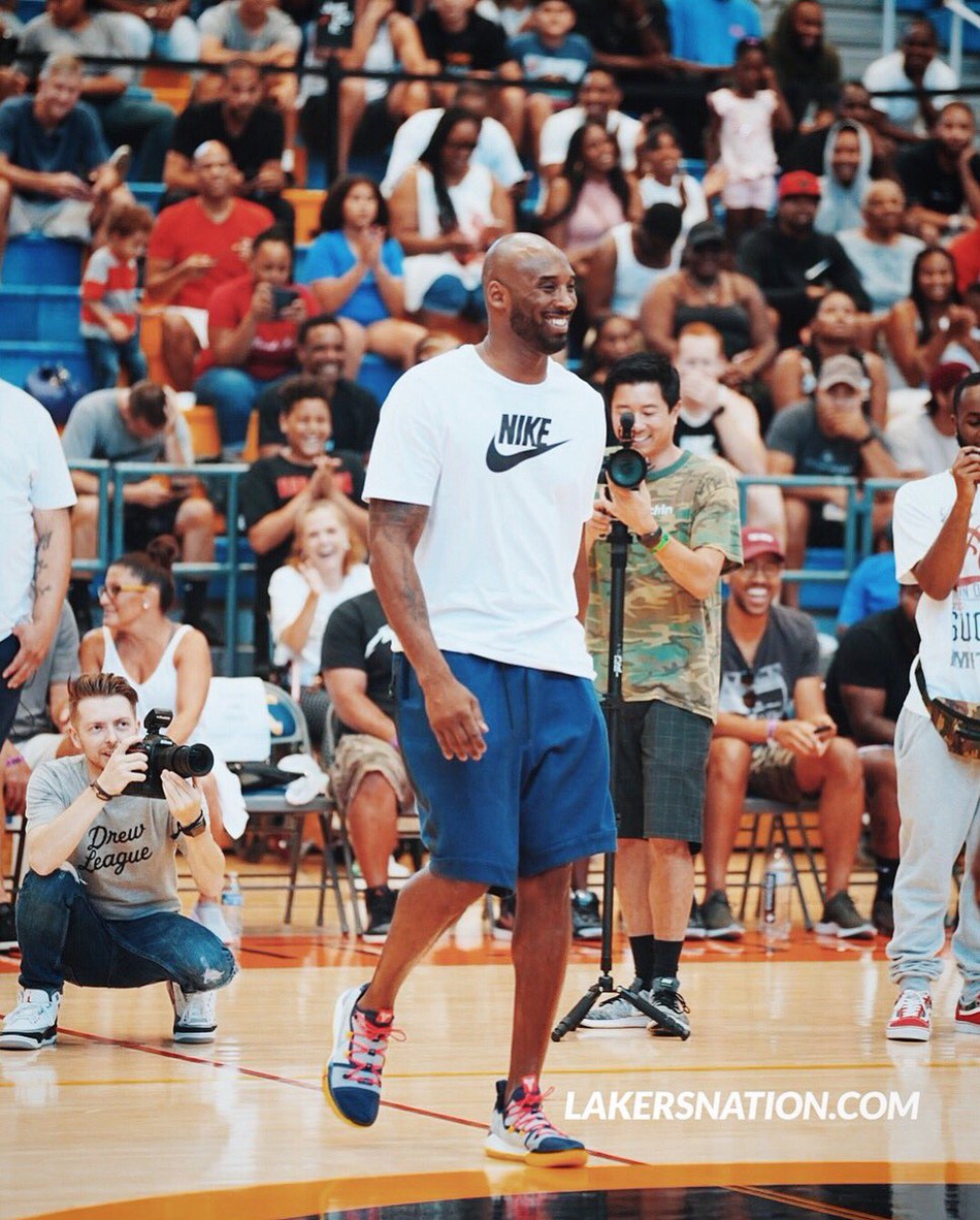 禾斗匕匕携二女儿督战德鲁联赛决赛 感觉好像瘦回来了