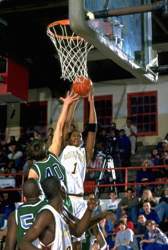 麦蒂高中时期赛场彩色高清写真：经典南瓜头 最后一张小腿太销魂