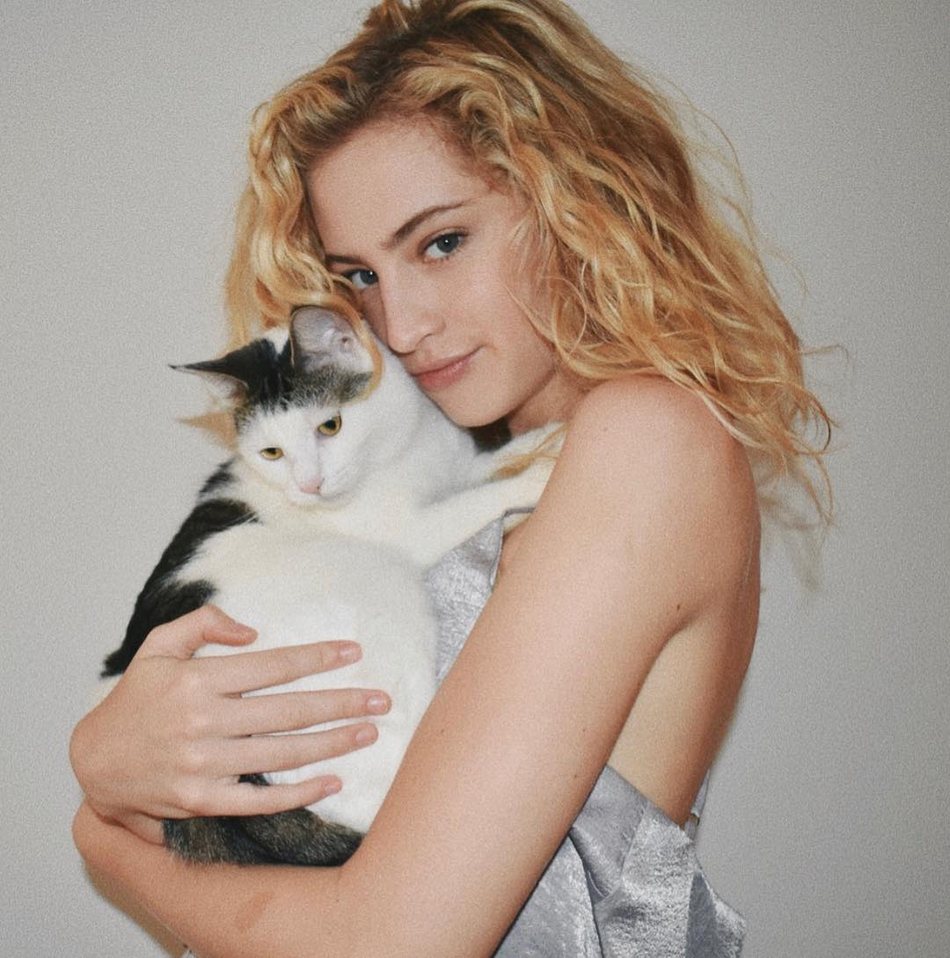 少男杀手！22岁篮网拉拉队美少女！经济学高材生！这笑容真的爱了